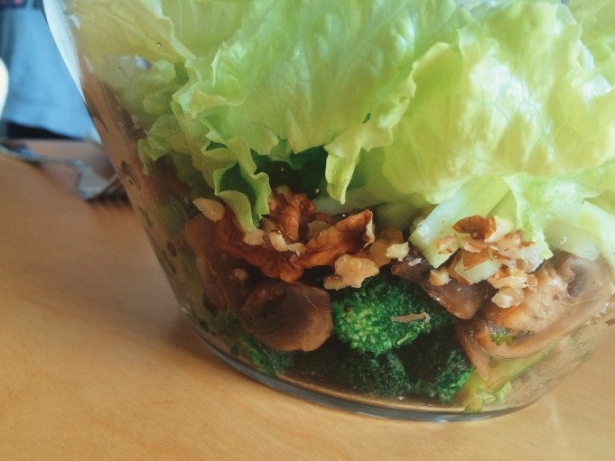Recept: zimska toplo-hladna salata s gljivama i korabicom toplo-hladna salata