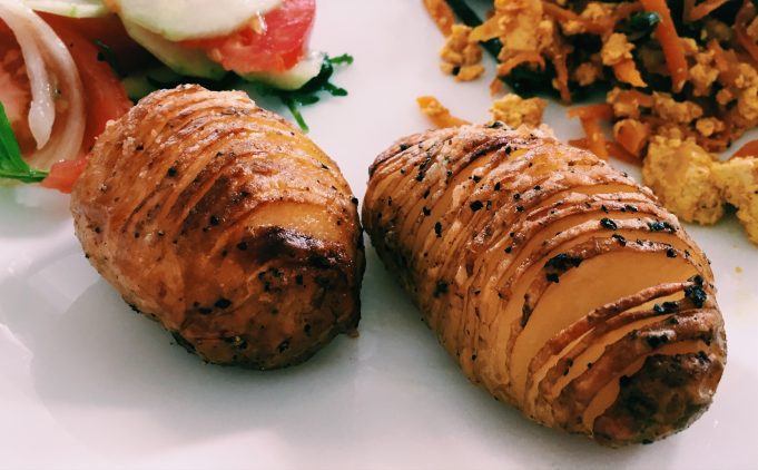 hasselback krumpiri rebrasti krumpiri